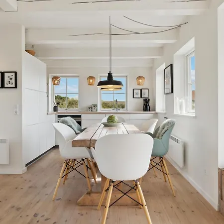 2 Bedroom Stunning In *