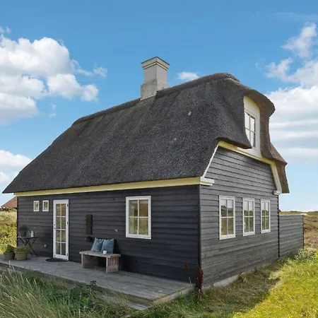 2 Bedroom Stunning In *