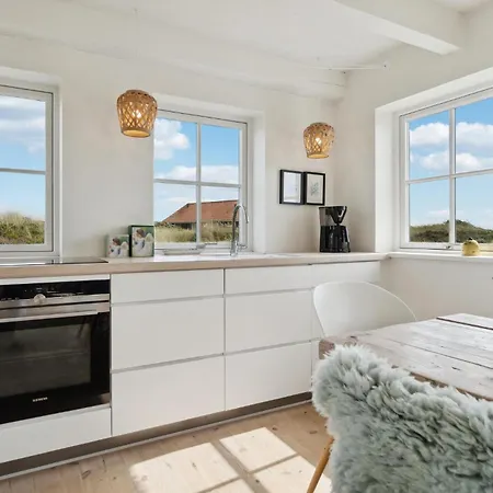 2 Bedroom Stunning In Semesterbostad